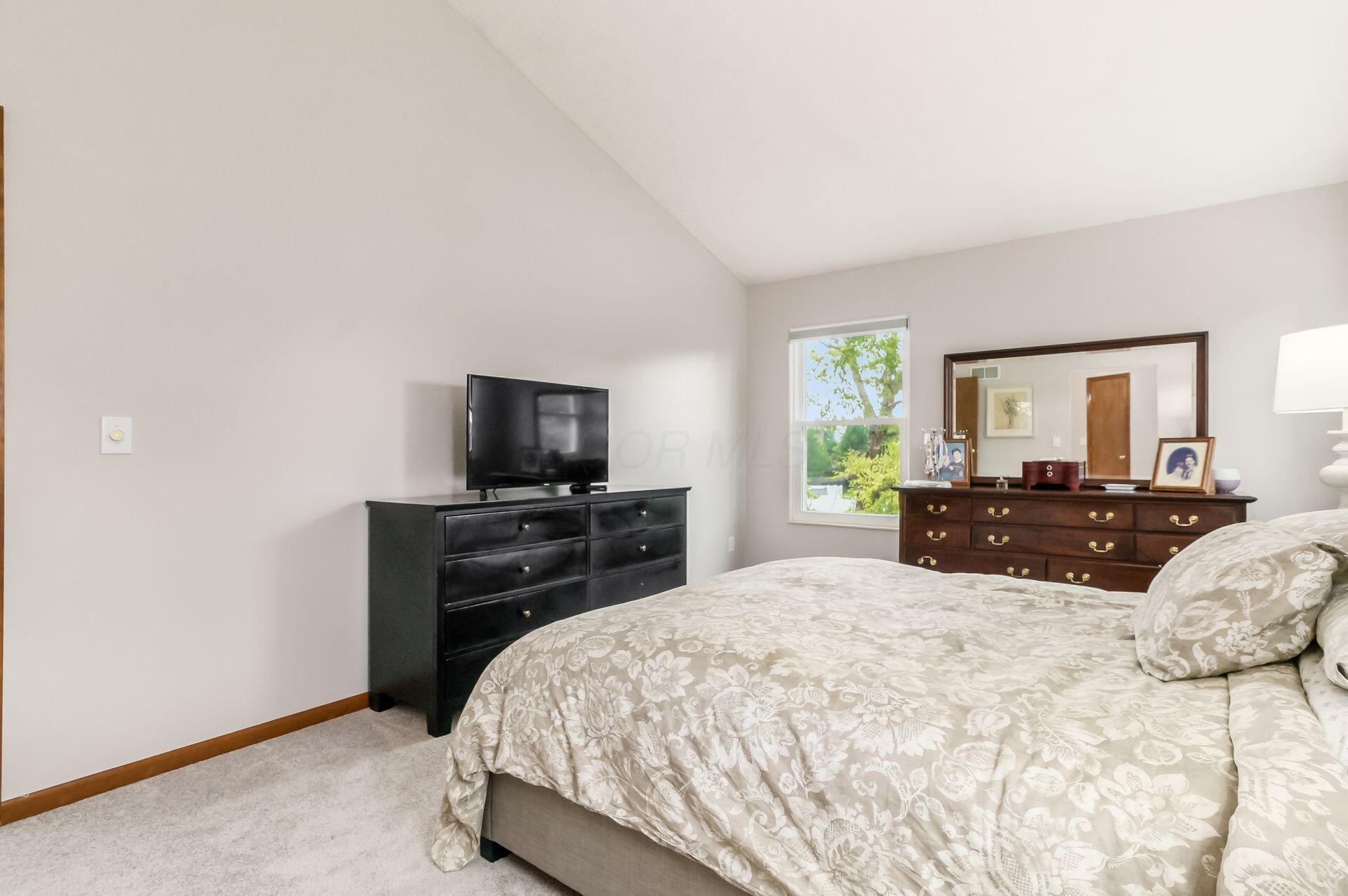 2881 Bohlen Drive Hilliard, OH 43026 - Photo 28 of 56 Primary/Master Bedroom - 17'0" x 11'7"