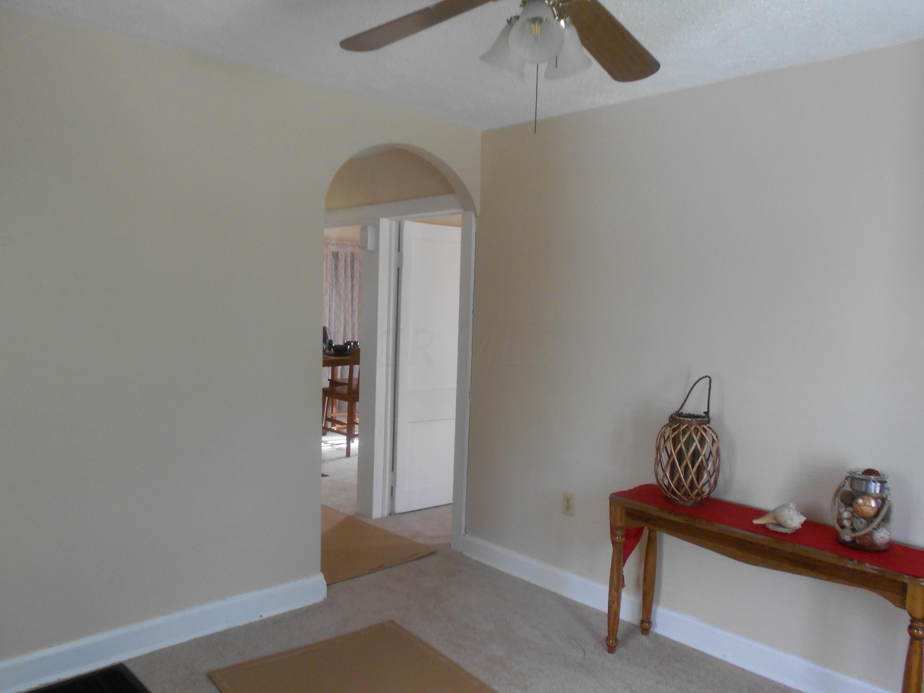 374 Walnut Street Circleville, OH 43113 - Photo 3 of 26