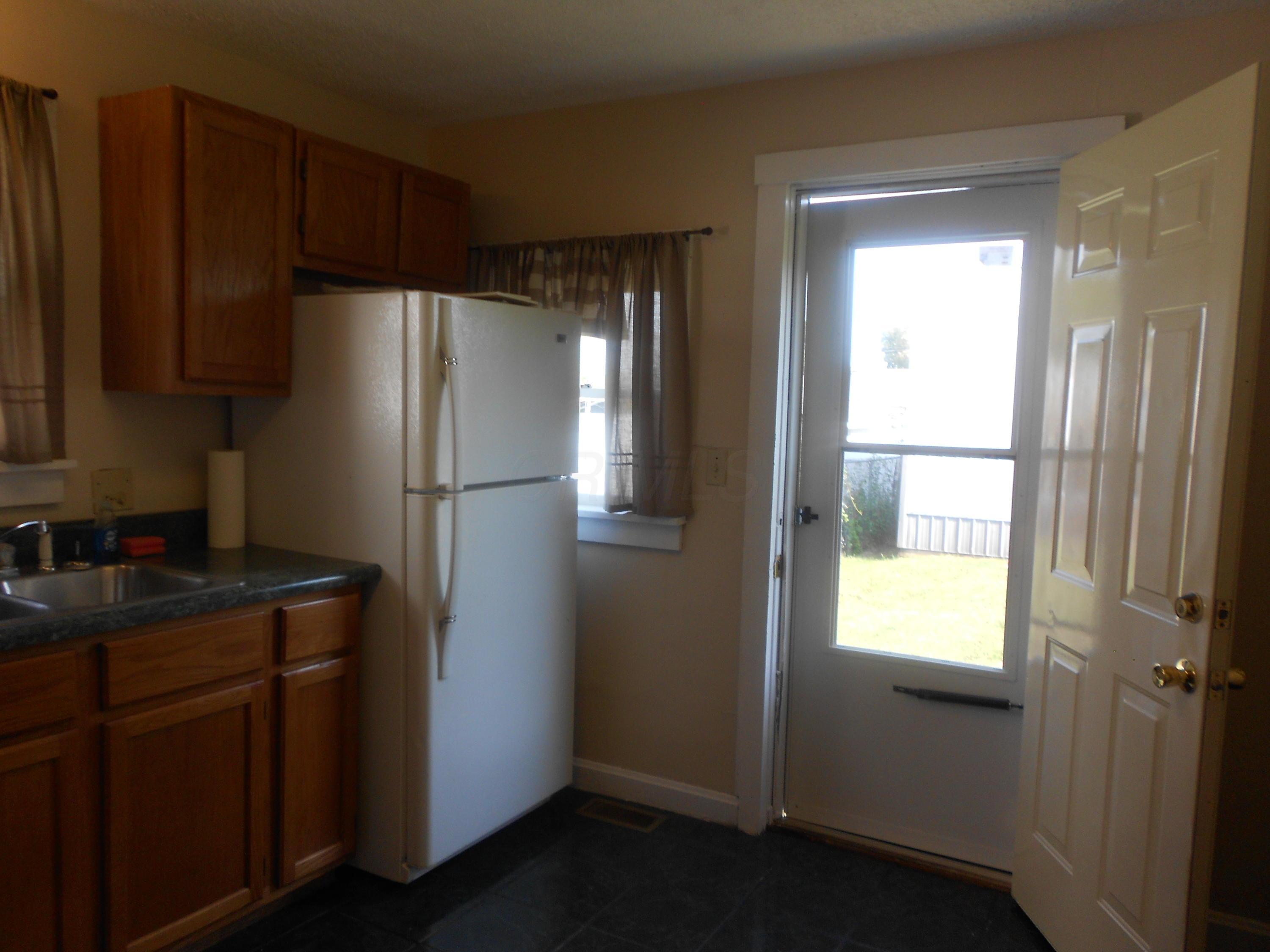 374 Walnut Street Circleville, OH 43113 - Photo 4 of 26