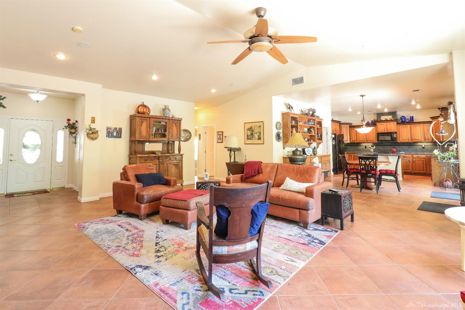 30554 Fox Ridge Court Tehachapi, CA 93561 - Photo 24 of 75 Great Room
