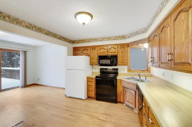 $399,900 | 2492 Beam Avenue, North St. Paul, MN 55109