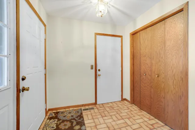 $399,900 | 2492 Beam Avenue, North St. Paul, MN 55109