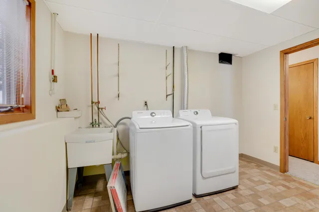 $399,900 | 2492 Beam Avenue, North St. Paul, MN 55109