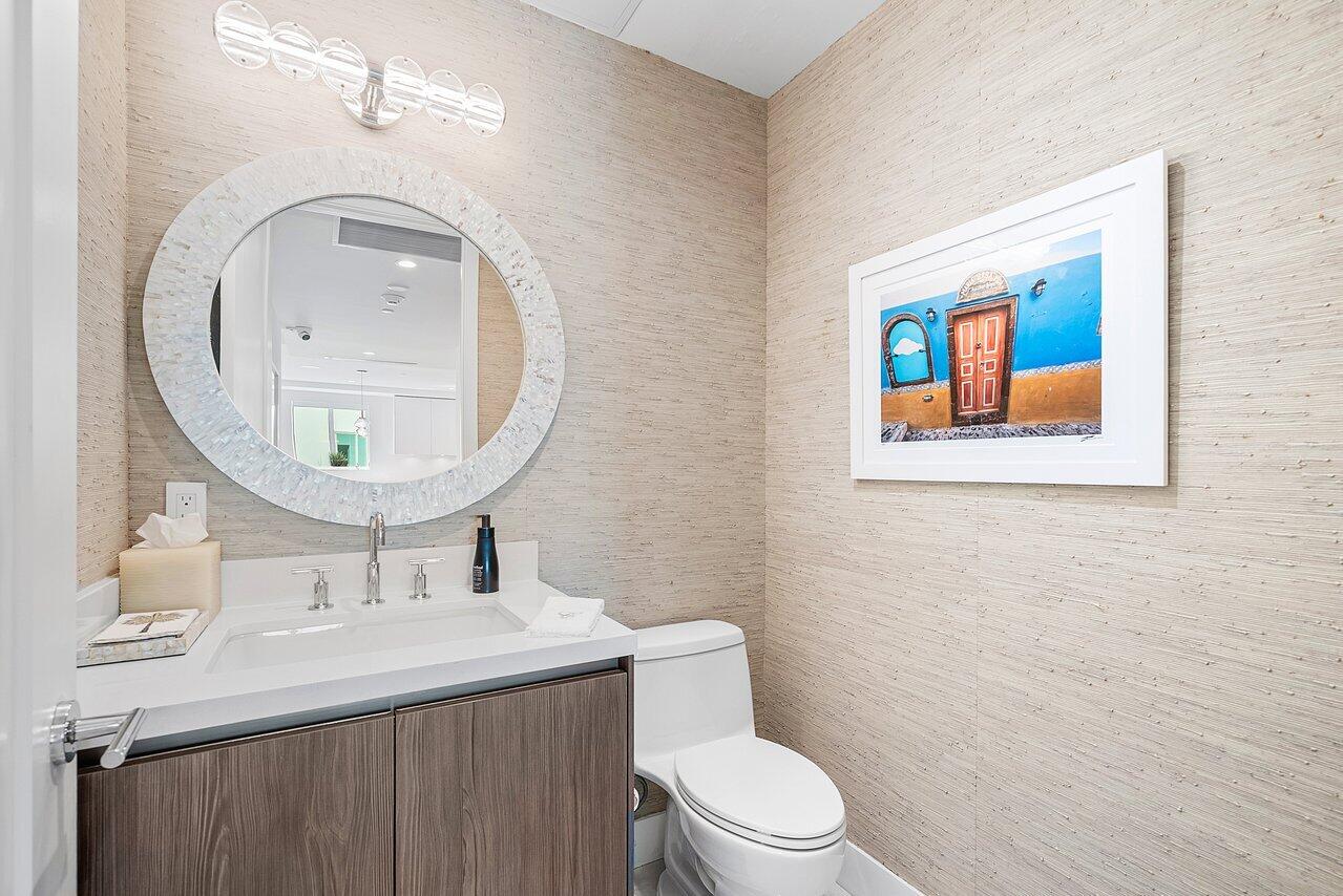 475 East Royal Palm Road, Unit 805 Boca Raton, FL 33432 - Photo 19 of 41 Powder Room