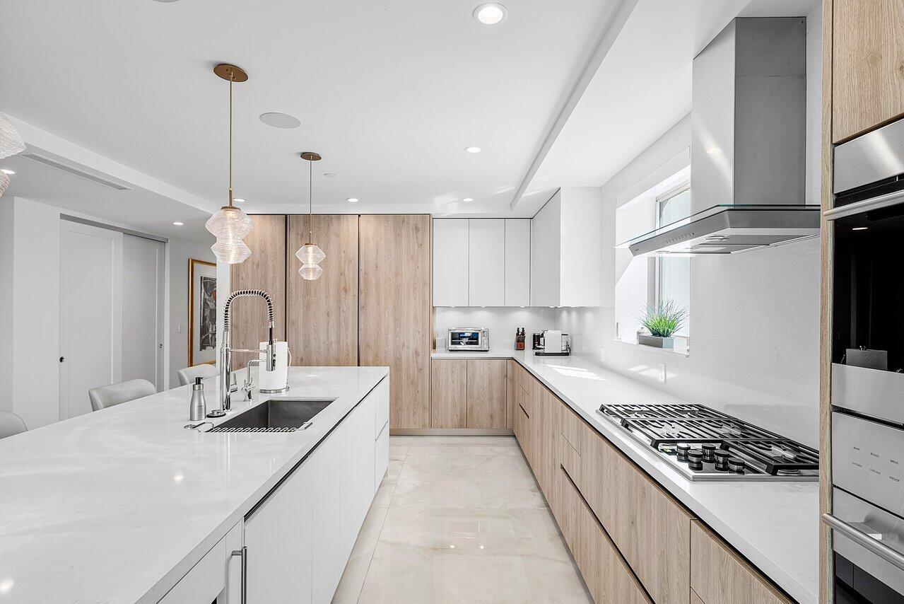 475 East Royal Palm Road, Unit 805 Boca Raton, FL 33432 - Photo 8 of 41 Kitchen