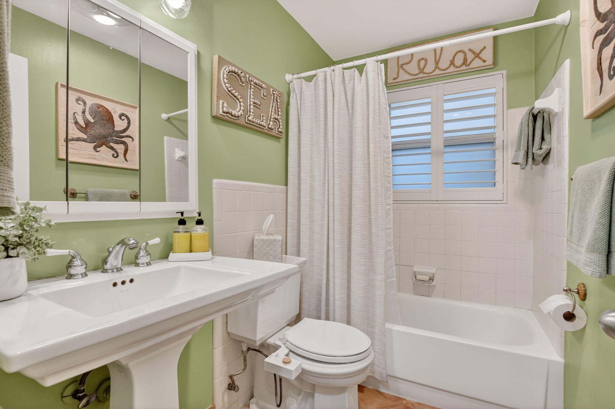 701 Southwest 5th Street Boca Raton, FL 33486 - Photo 16 of 22 Bathroom 2