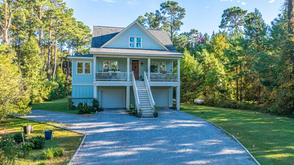 $749,900 | 325 McClellan Avenue, McClellanville, SC 29458
