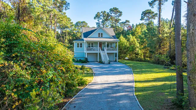 $760,000 | 325 McClellan Avenue, McClellanville, SC 29458