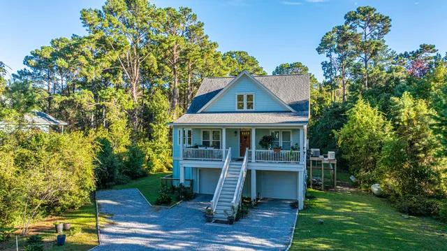 $760,000 | 325 McClellan Avenue, McClellanville, SC 29458