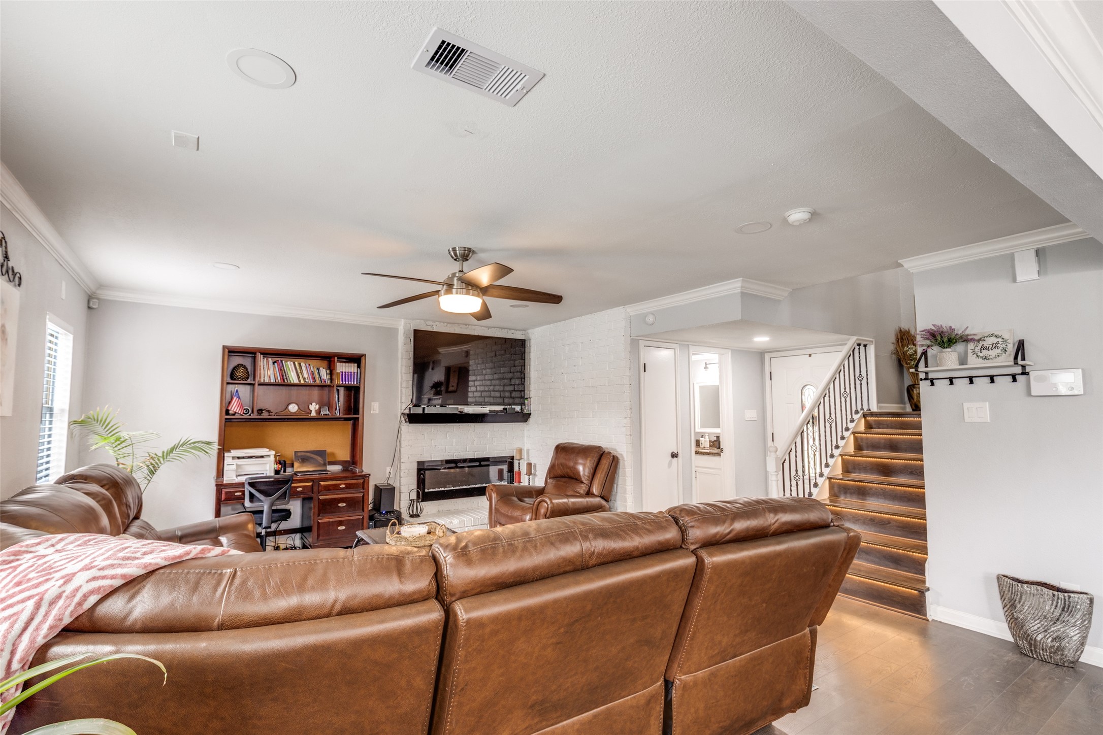 605 South Remington Drive Angleton, TX 77515 - Photo 7 of 25