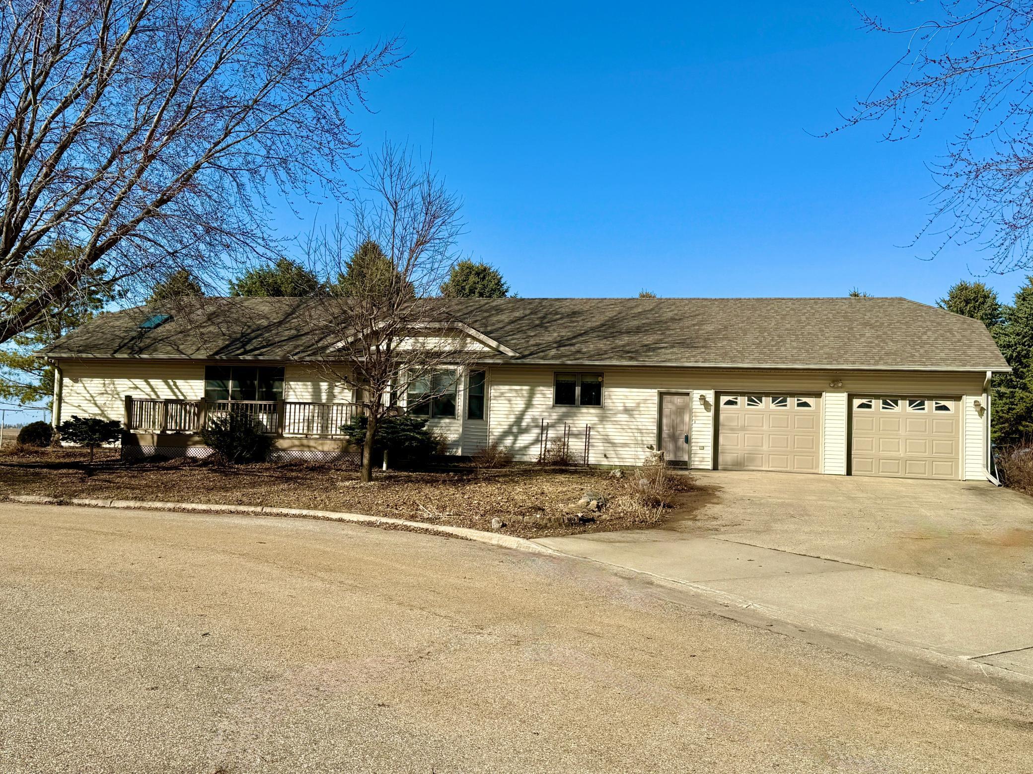 236 Wilson Street Alden, MN 56009 - Photo 1 of 38