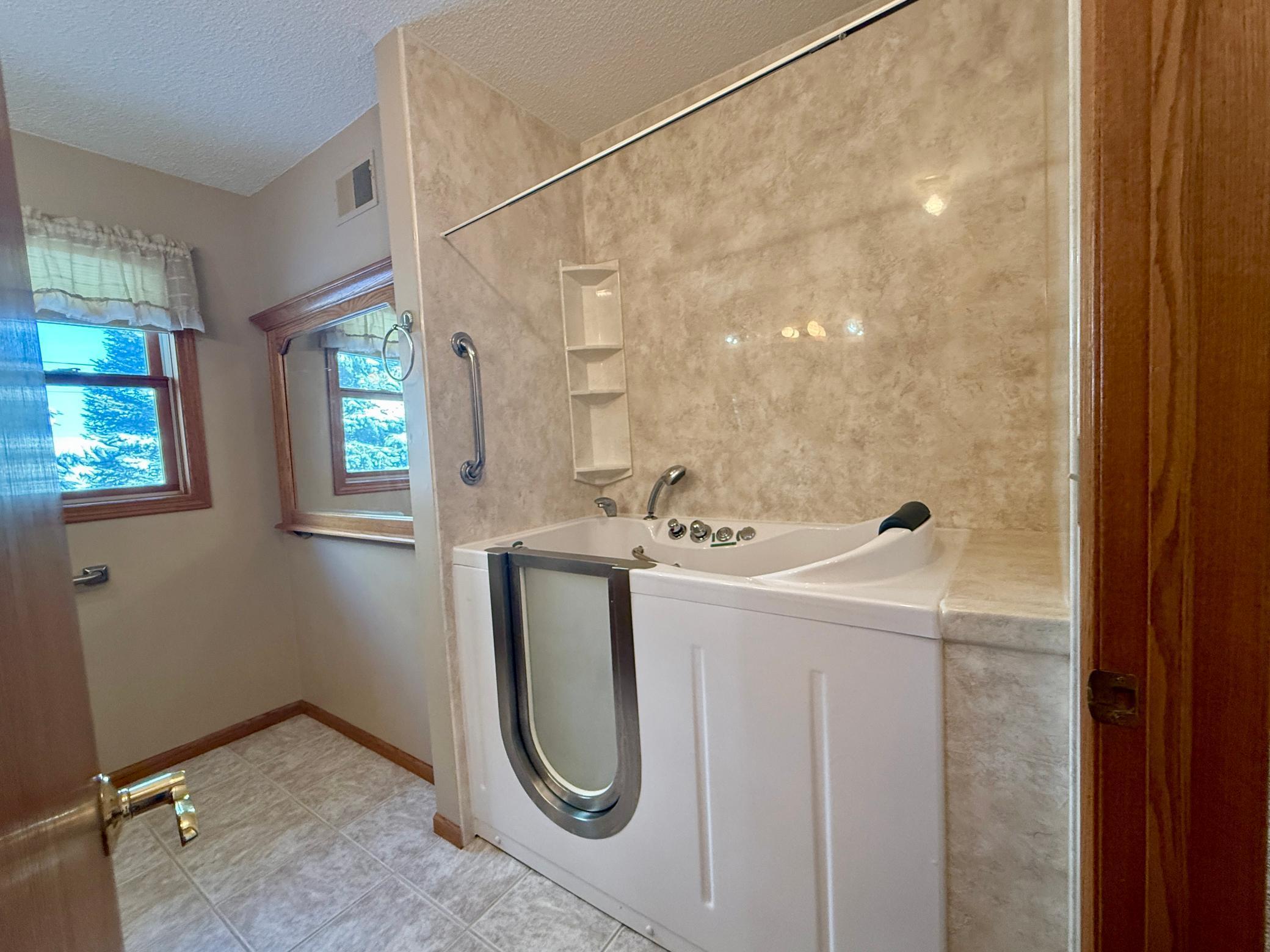 236 Wilson Street Alden, MN 56009 - Photo 15 of 38