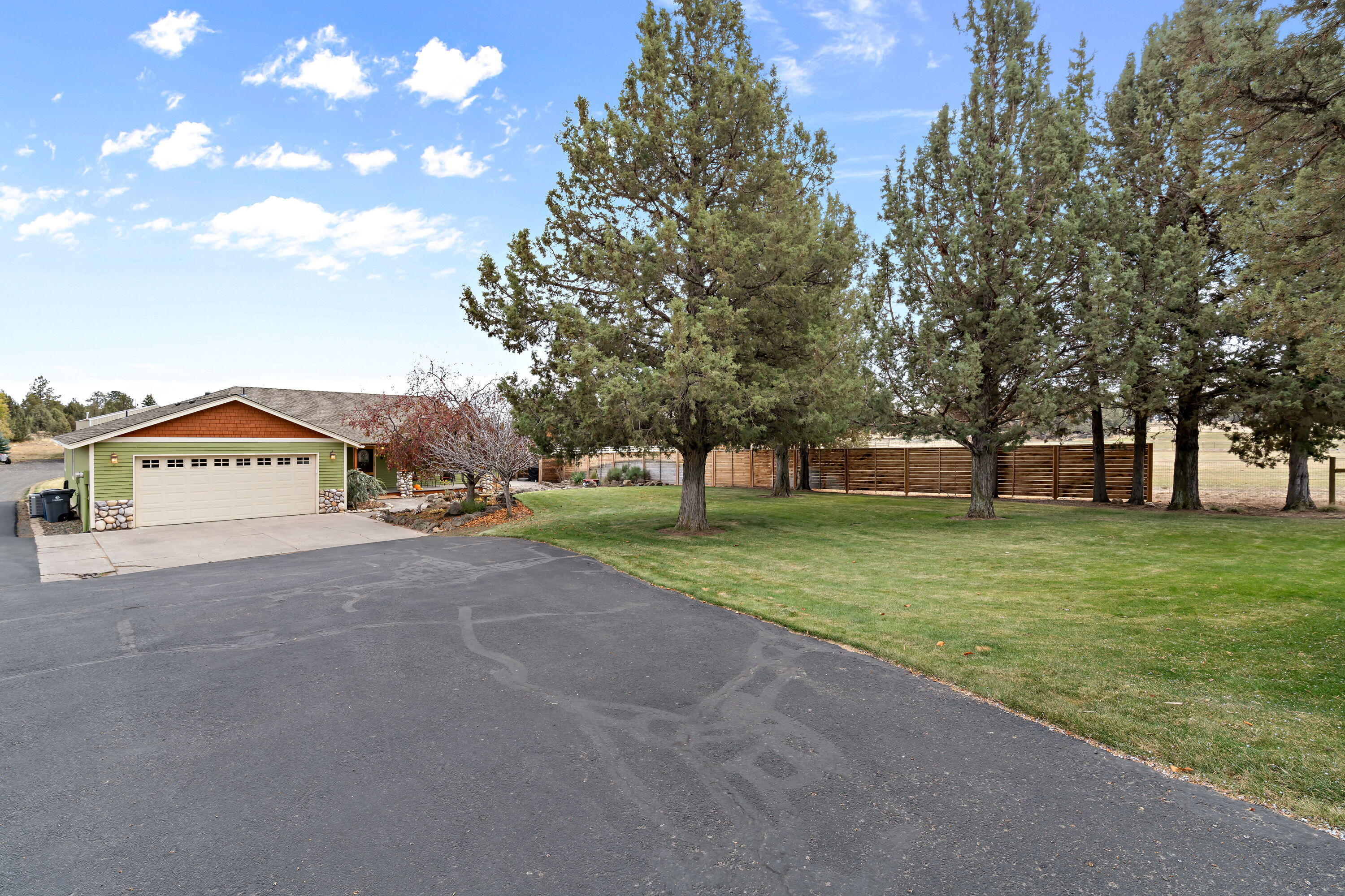 61350 Larsen Road Bend, OR 97702 - Photo 2 of 47 2