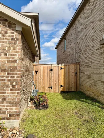 a view of a back yard of the building