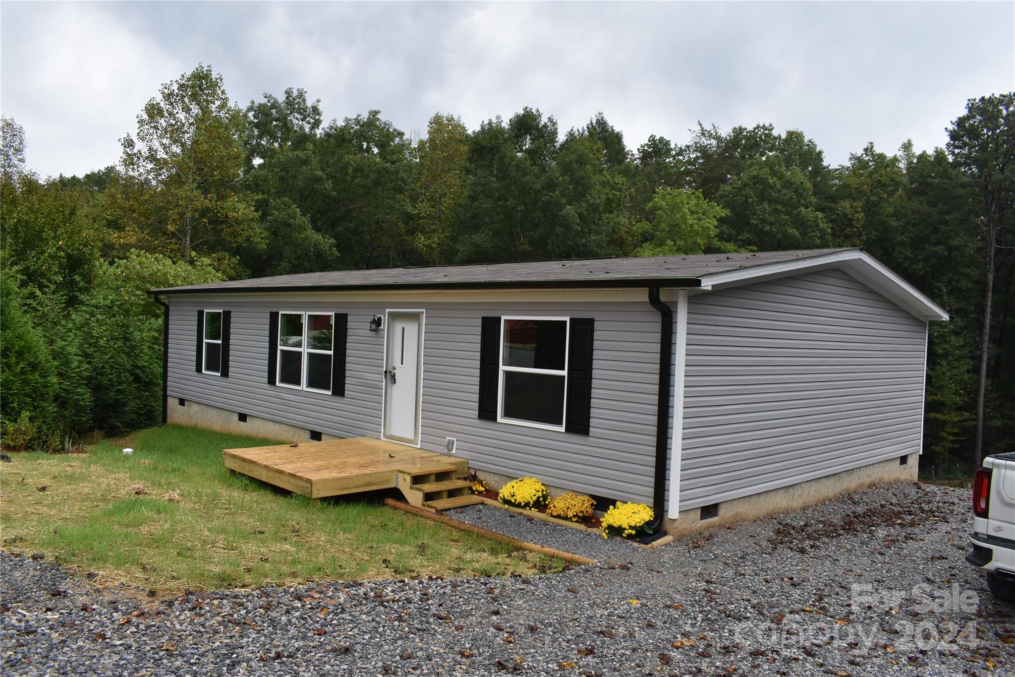 40 Madac Ridge Marion, NC 28752 - Photo 3 of 38