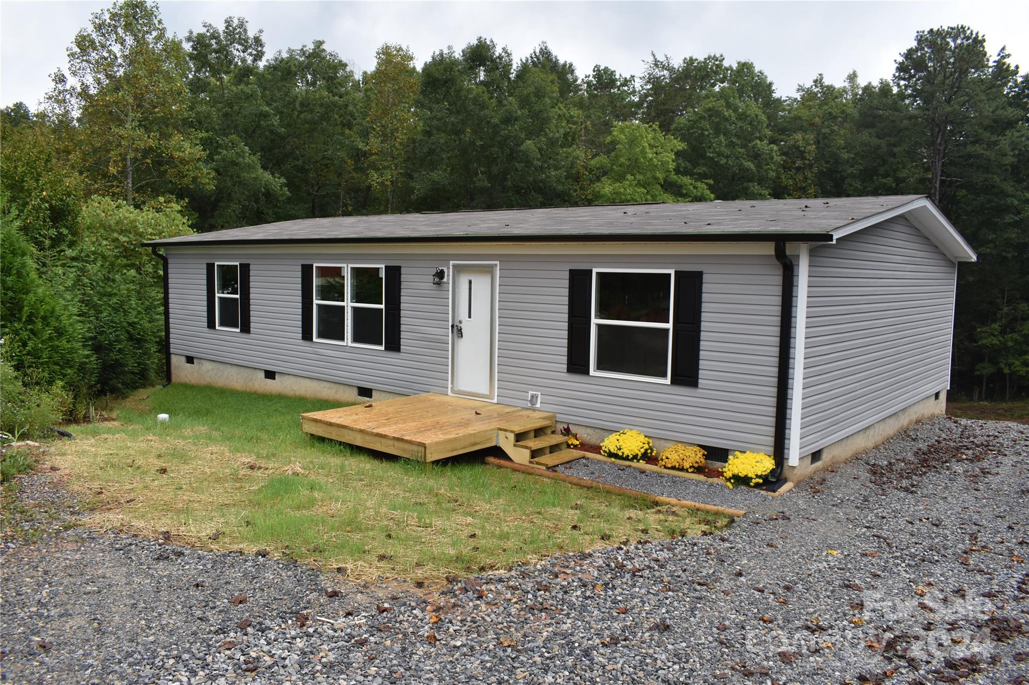 40 Madac Ridge Marion, NC 28752 - Photo 4 of 38