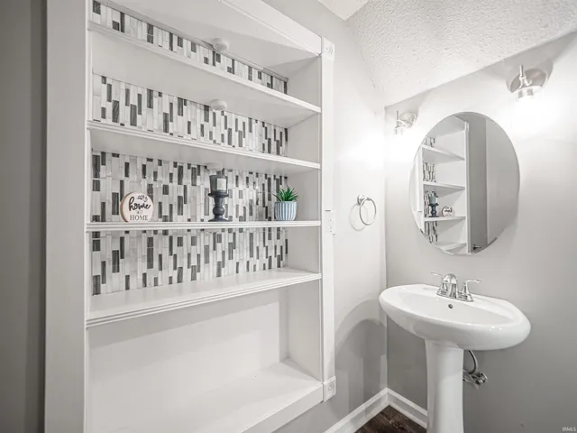 $254,900 | 914 West 5th Street, Mount Vernon, IN 47620