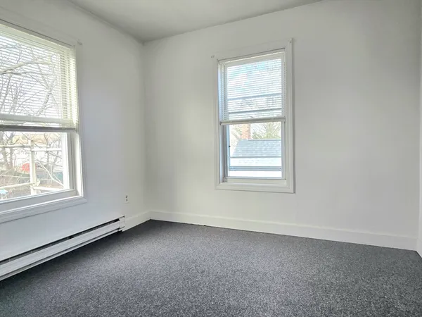 $1,825 | 25 Myrtle Street, Unit 2R, Taunton, MA 02780