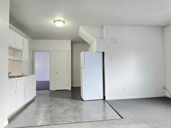$1,825 | 25 Myrtle Street, Unit 2R, Taunton, MA 02780