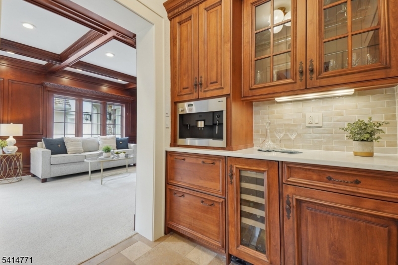 55 Oxbow Lane Summit, NJ 07901 - Photo 14 of 50 a living room with furniture and a window