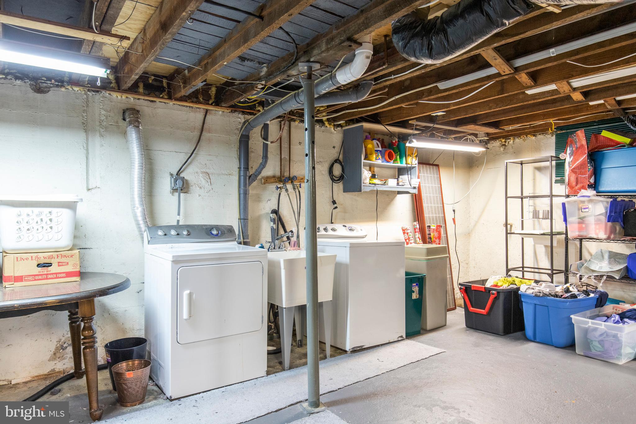 938 Kingsman Road Upper Chichester, PA 19061 - Photo 12 of 16 washer/dryer