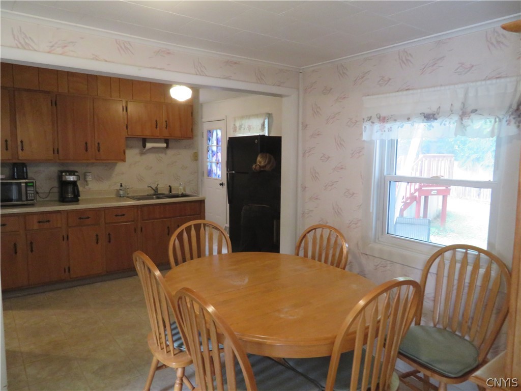 8 Pinecrest Road New Hartford, NY 13413 - Photo 8 of 14