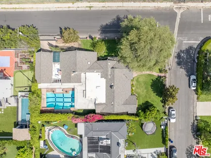 $1,900,000 | 4559 Morella Avenue, Studio City, CA 91607