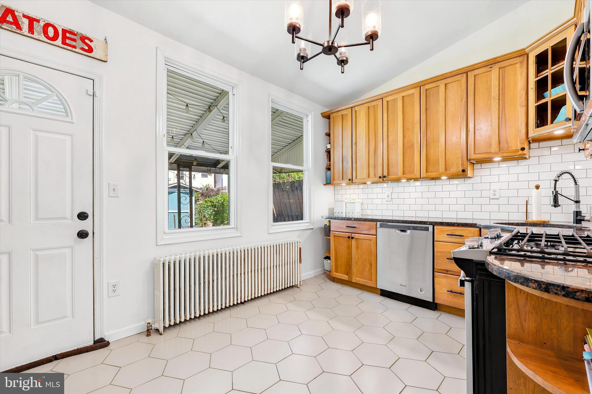 184 Conarroe Street Philadelphia, PA 19127 - Photo 10 of 35
