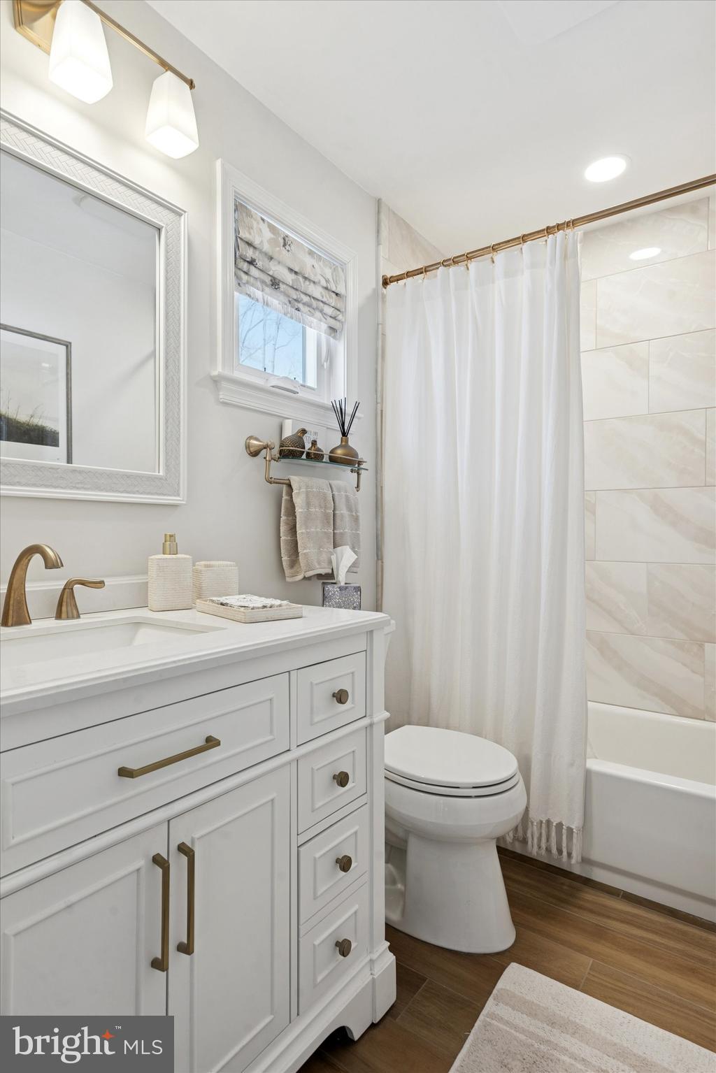 411 Forge Lane Exton, PA 19341 - Photo 21 of 35 Hall Bath