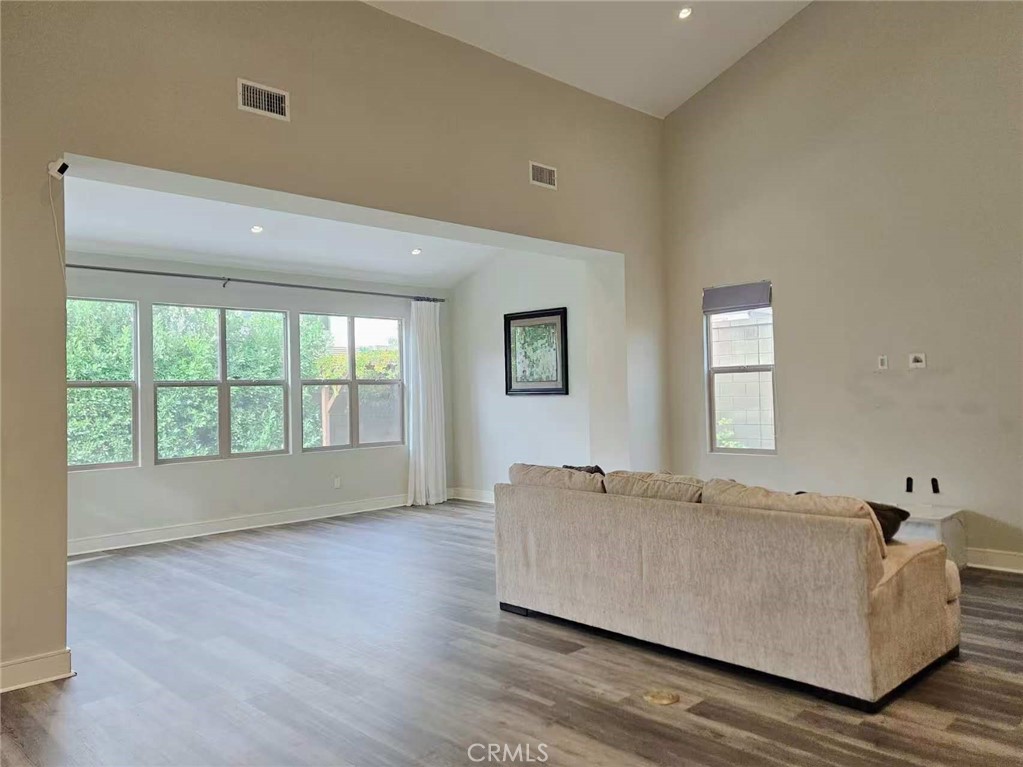 117 Parakeet Irvine, CA 92620 - Photo 8 of 18