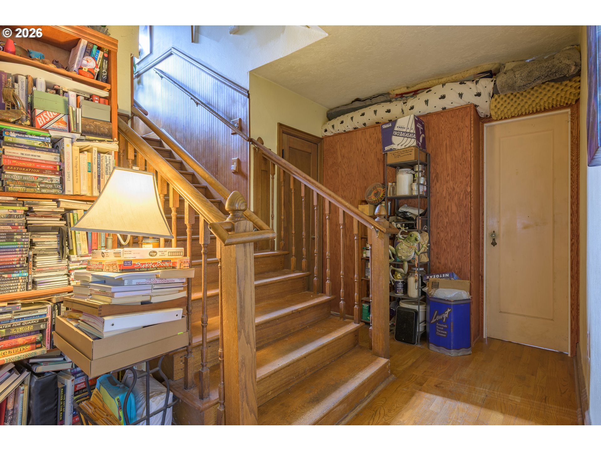 325 River Road Eugene, OR 97404 - Photo 18 of 44 Staircase