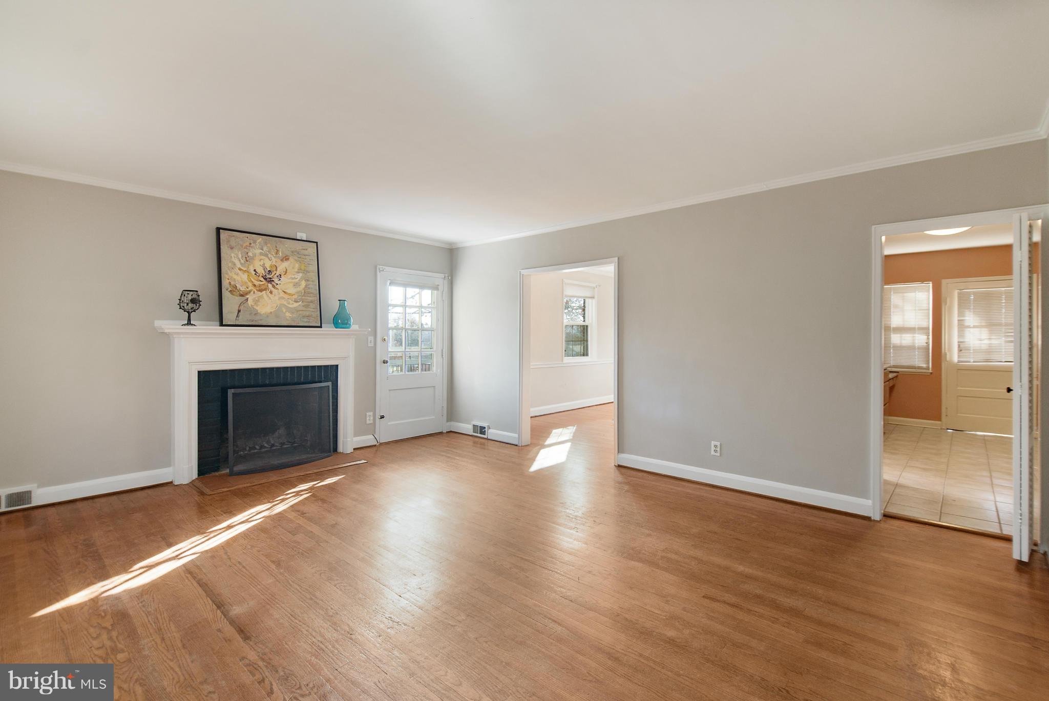 3900 Deepwood Road Baltimore, MD 21218 - Photo 1 of 30 Living Room