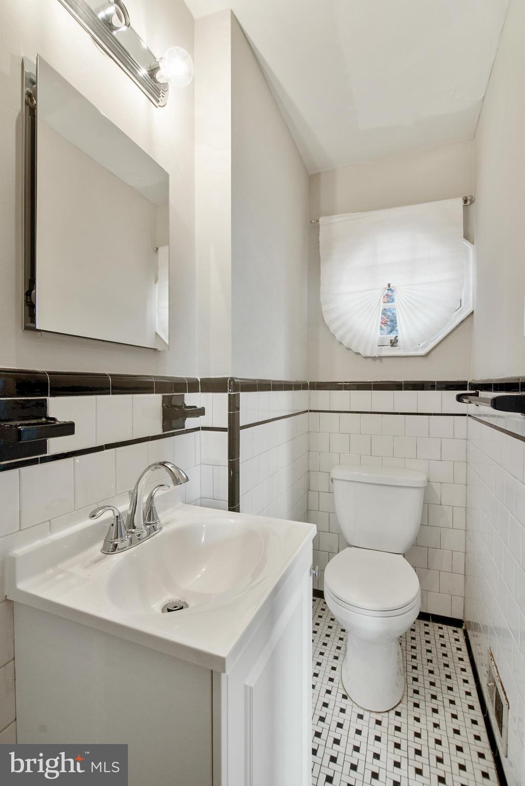 3900 Deepwood Road Baltimore, MD 21218 - Photo 19 of 30 Bath (Master)