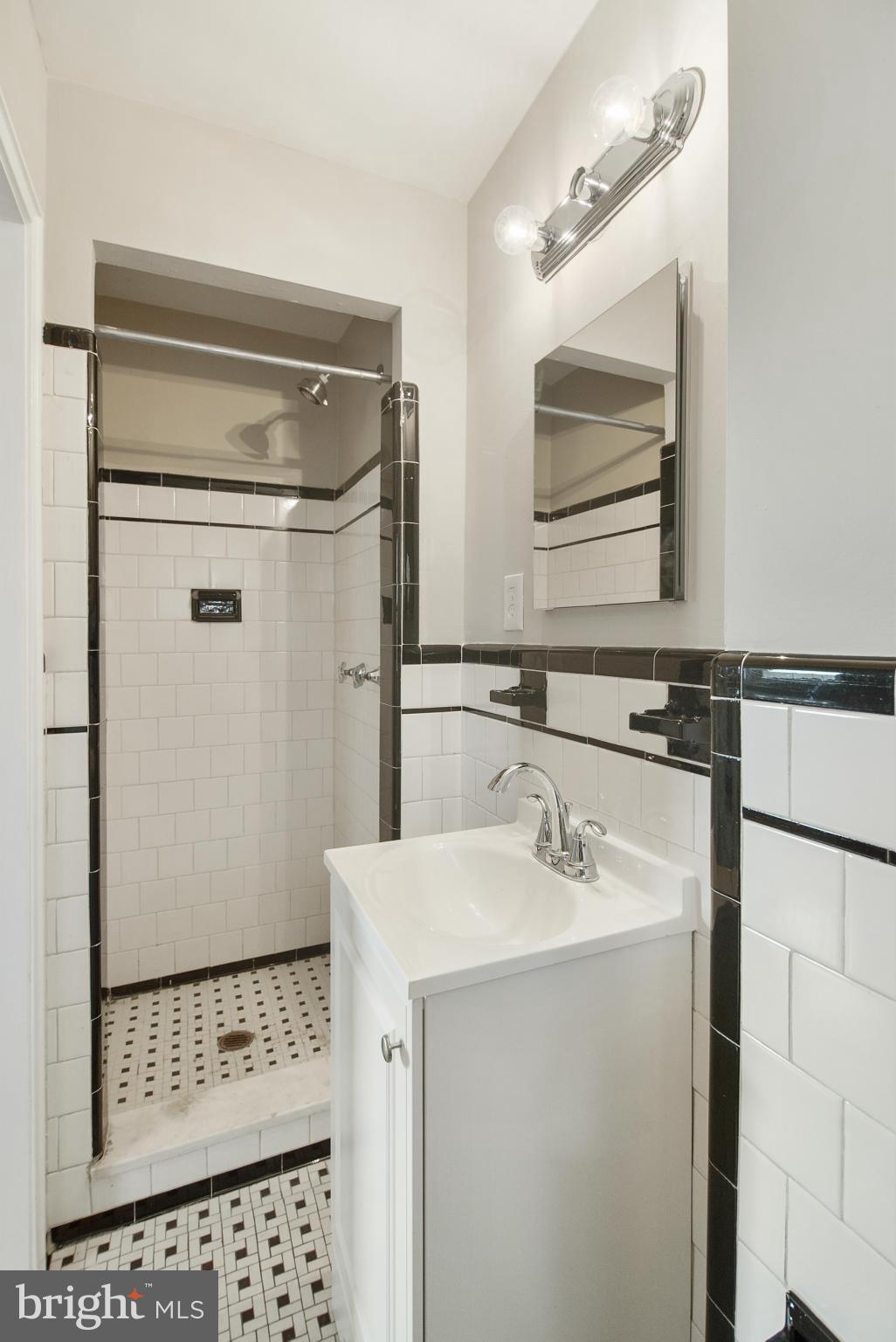 3900 Deepwood Road Baltimore, MD 21218 - Photo 20 of 30 Bath (Master)