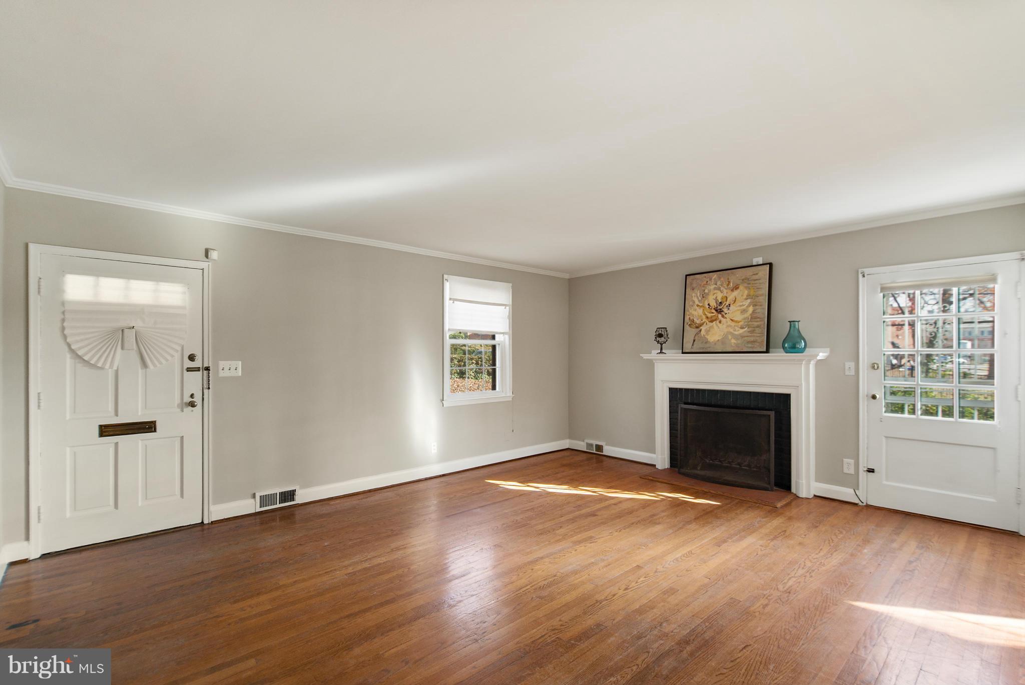3900 Deepwood Road Baltimore, MD 21218 - Photo 4 of 30 Living Room