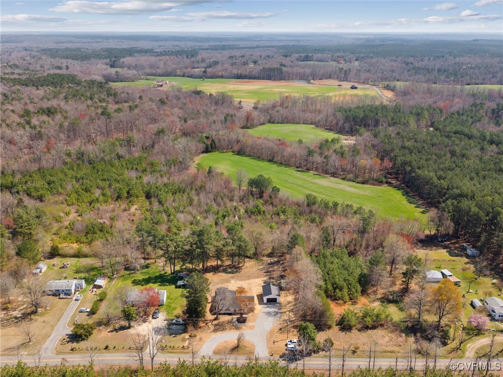 5521 Richmond Road Amelia Court House, VA 23002 - Photo 5 of 49 a view of a yard with an ocean