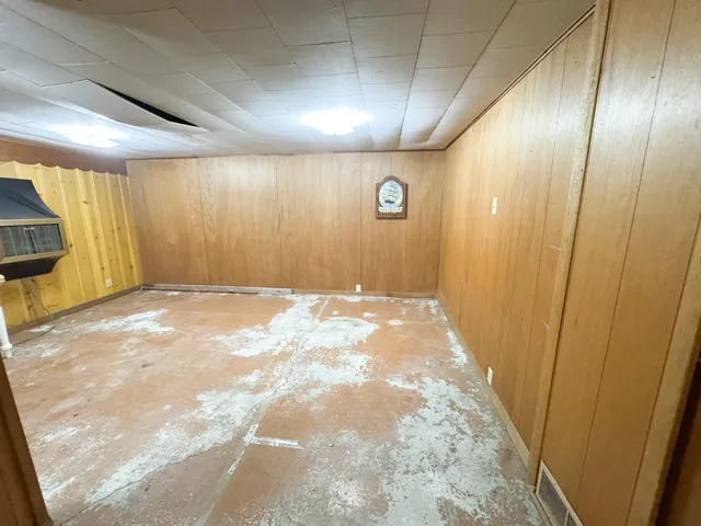 $194,500 | 210 Delaware Avenue, Adrian, MN 56110