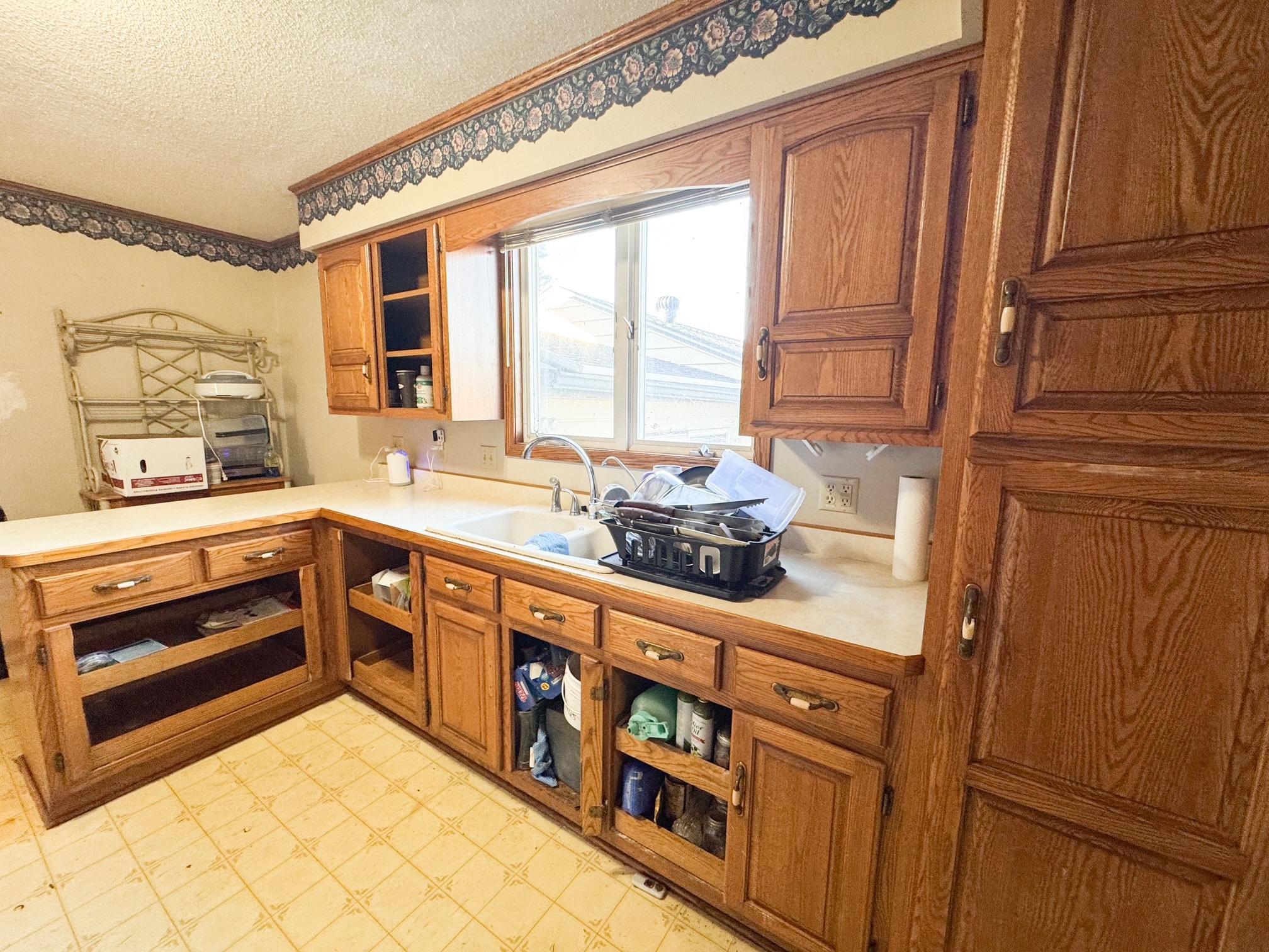 210 Delaware Avenue Adrian, MN 56110 - Photo 8 of 17