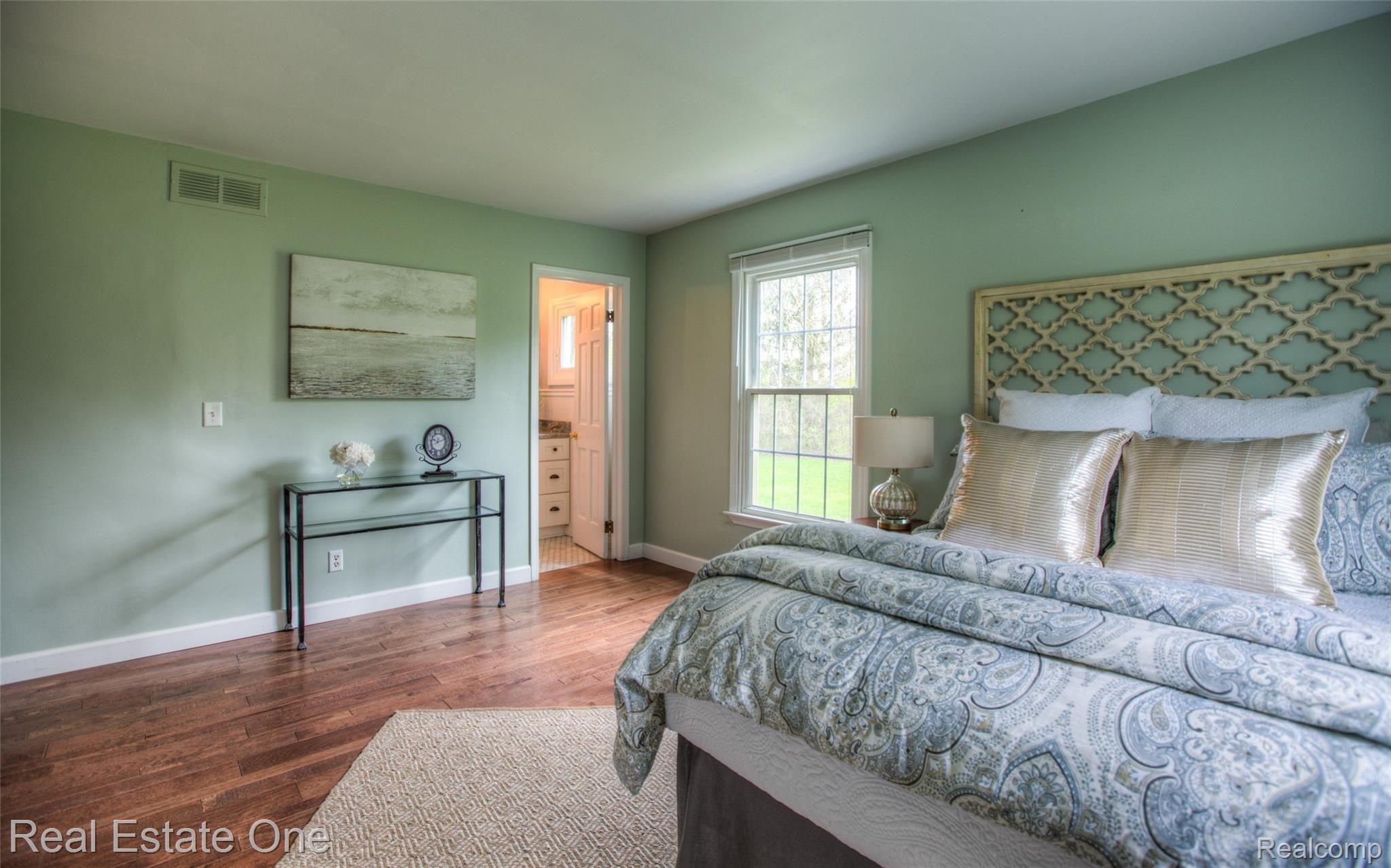 7828 Ridge Road North Canton, MI 48187 - Photo 11 of 28 -12.jpg