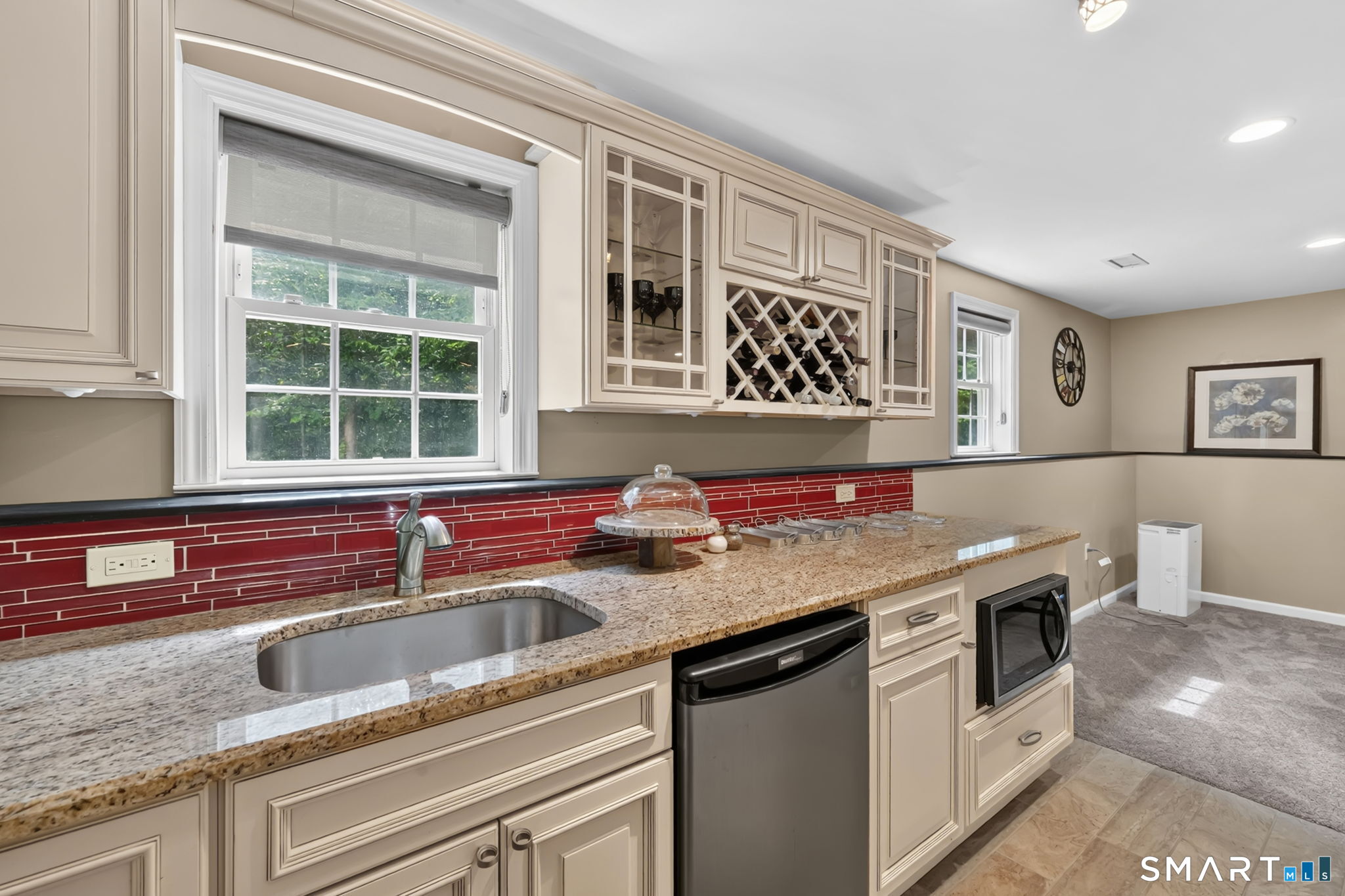 5 Edwards Way Bloomfield, CT 06002 - Photo 32 of 40 Kitchenette area