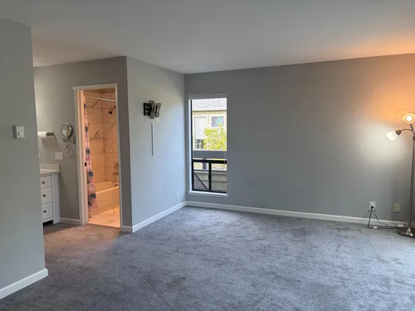 $3,690 | Shoreline Drive, San Mateo, CA 94404