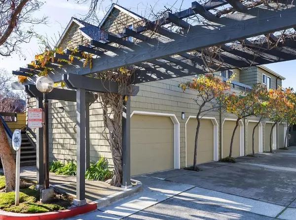 $3,690 | Shoreline Drive, San Mateo, CA 94404