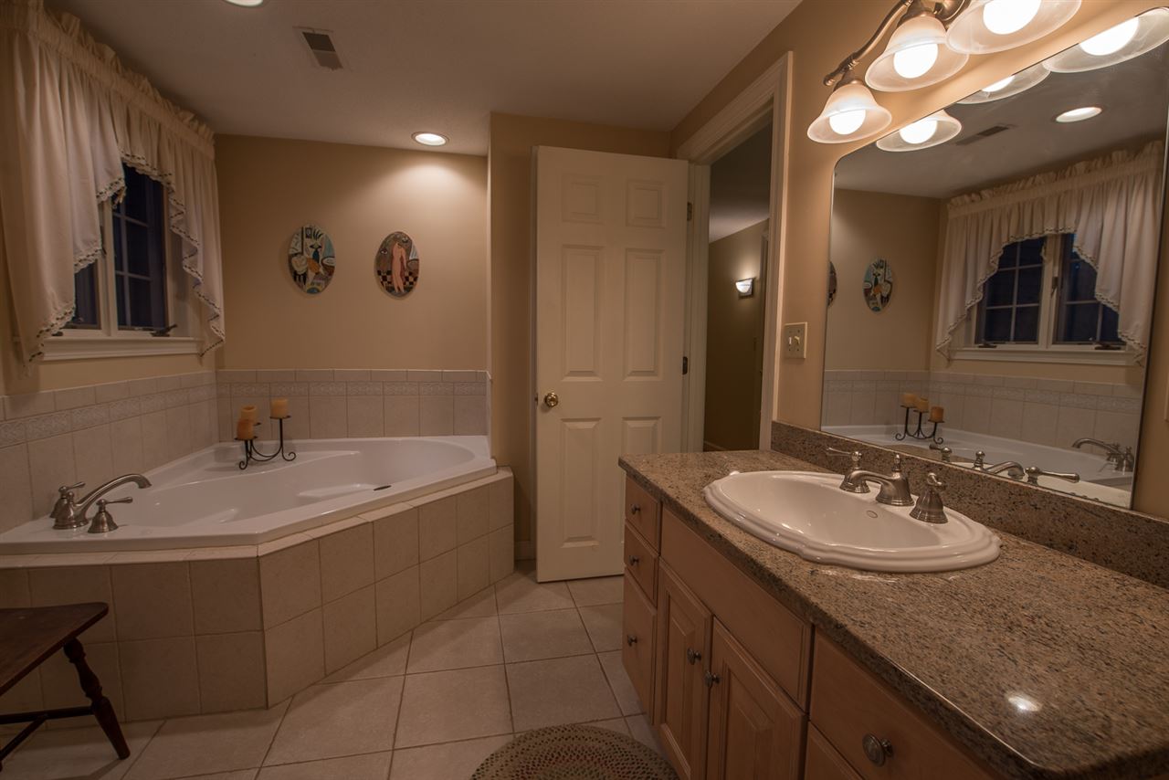 18 Martingale Road Amherst, NH 03031 - Photo 24 of 34
