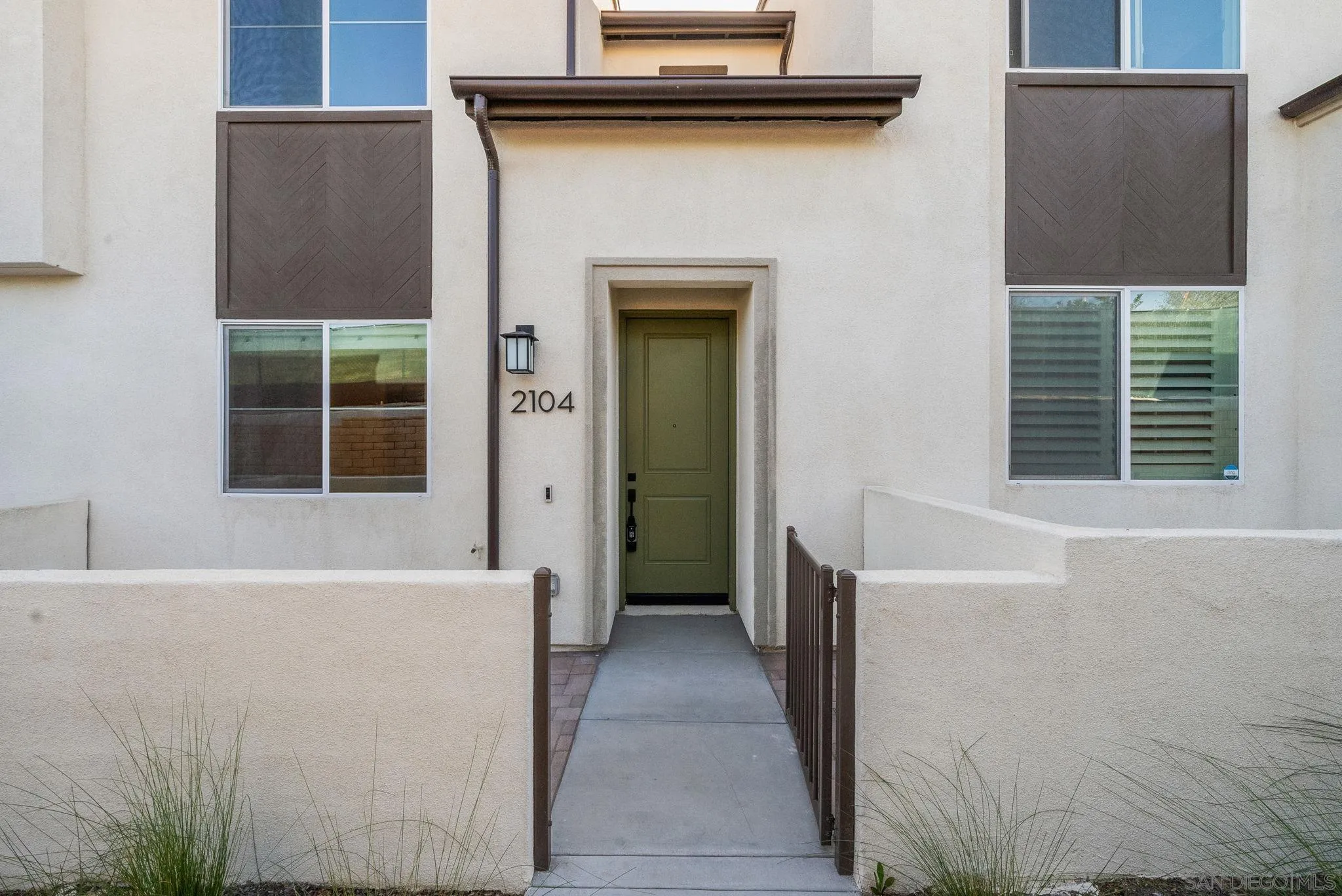 2104 Bluestone Circle Chula Vista, CA 91913 - Photo 2 of 21