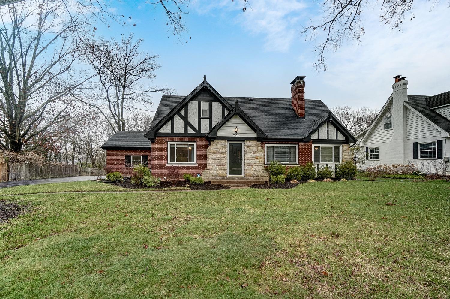 956 West Galbraith Road Cincinnati, OH 45231 - Photo 1 of 35 Gallery Image 1