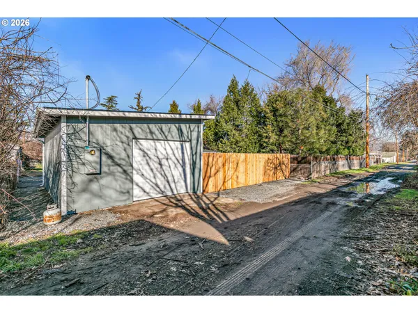 $255,000 | 745 Dakota Avenue, Medford, OR 97501