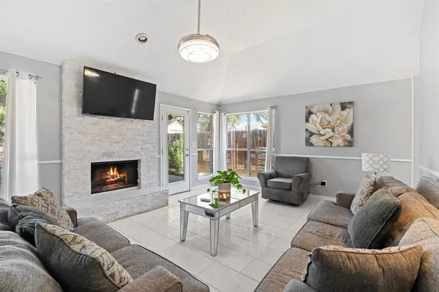 $2,300 | 8525 Mystic Trail, Fort Worth, TX 76118