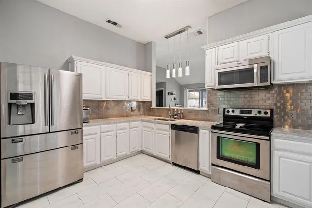 $2,300 | 8525 Mystic Trail, Fort Worth, TX 76118