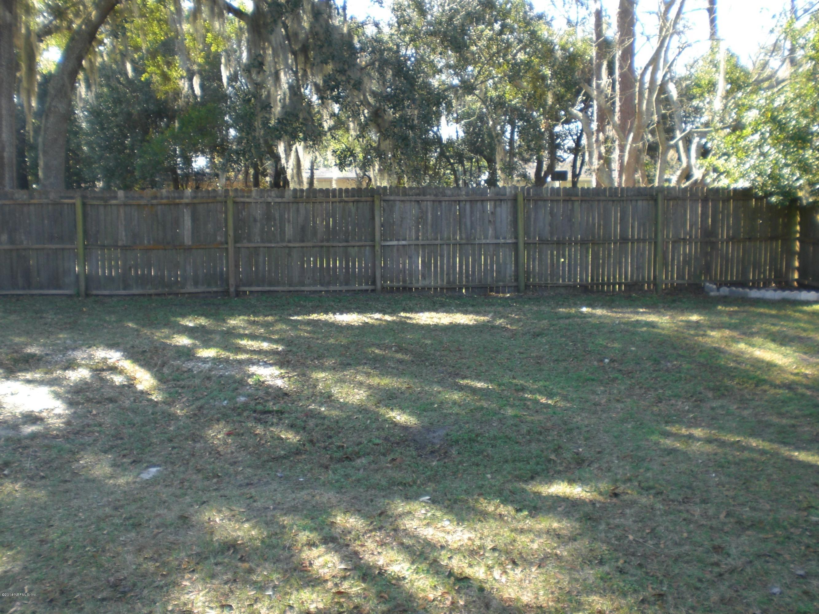 952 Wren Road Jacksonville, FL 32216 - Photo 2 of 11 Backyard