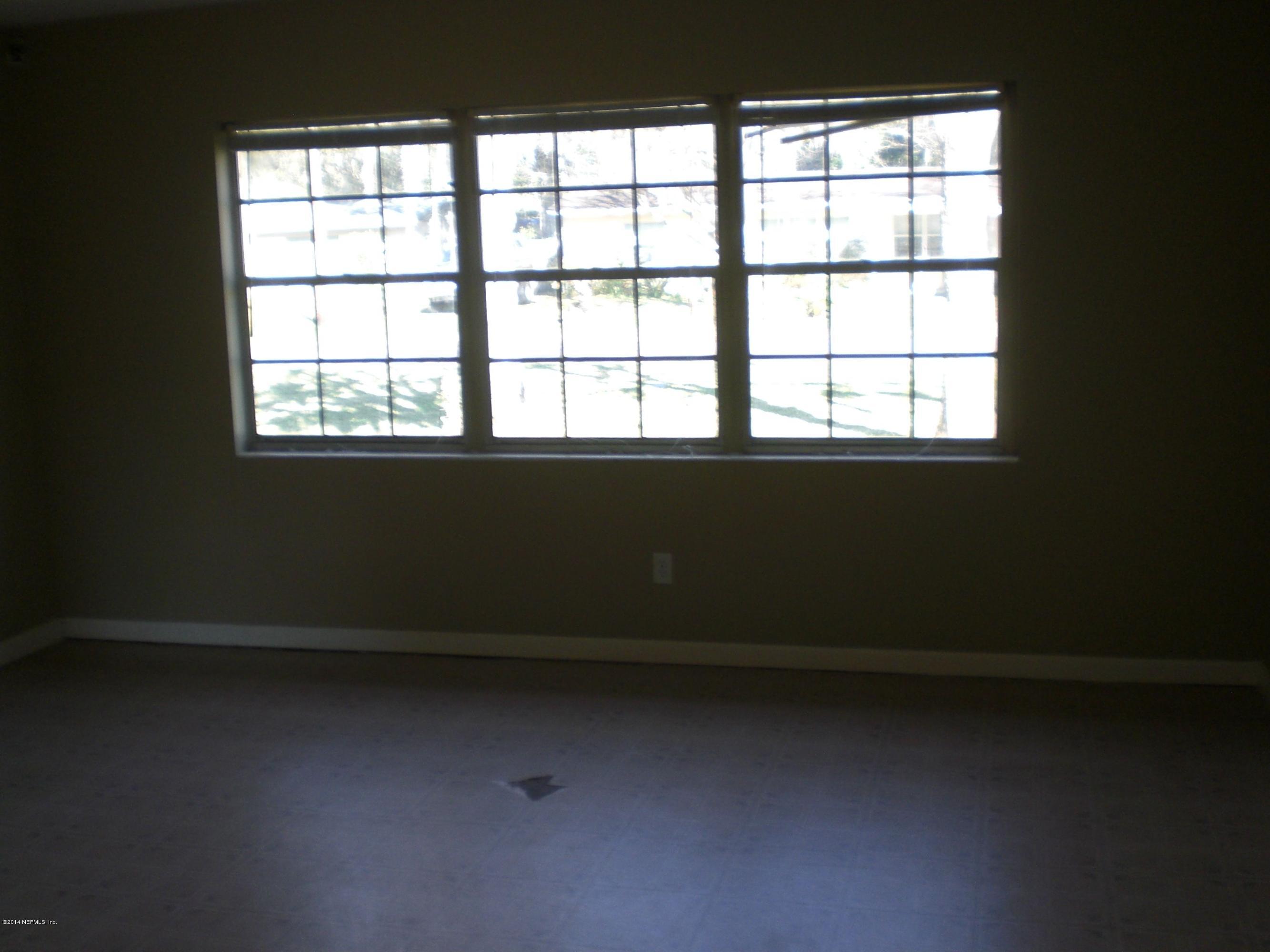 952 Wren Road Jacksonville, FL 32216 - Photo 3 of 11 Living room